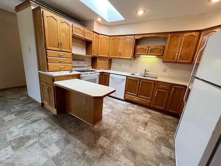 301 N Cherry St — Photo 10