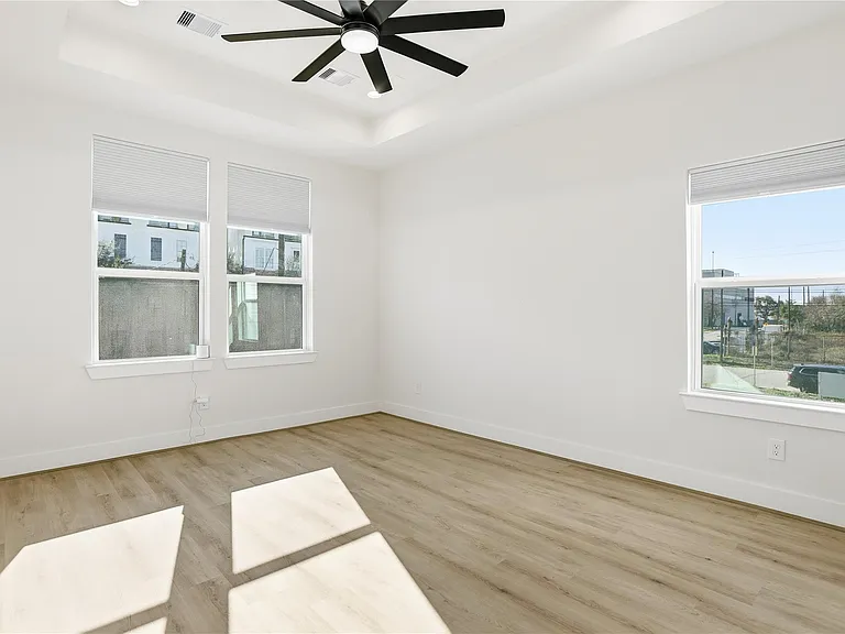 712 Delano St #A — Photo 13