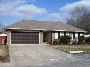 215 E Robin Rd, Clever, MO 65631