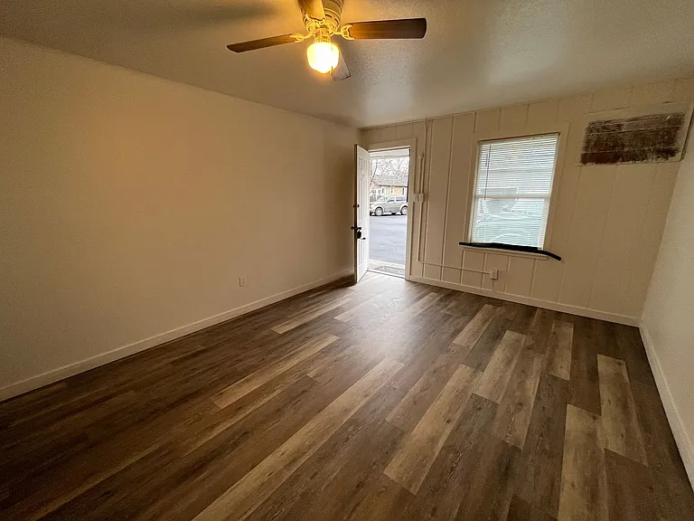 1403 E Main St — Photo 5