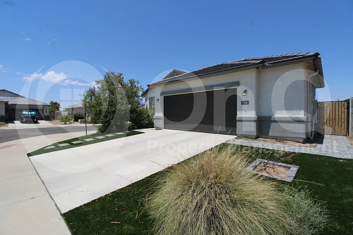 3 bed, 2.0 bath, 1570 sqft, $2,475 — Photo 2