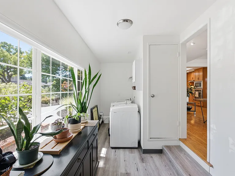 1581 Fernside St — Photo 11