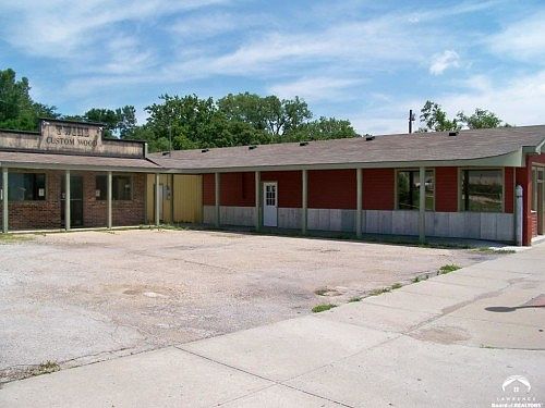 2nd image of 801 E 4th St