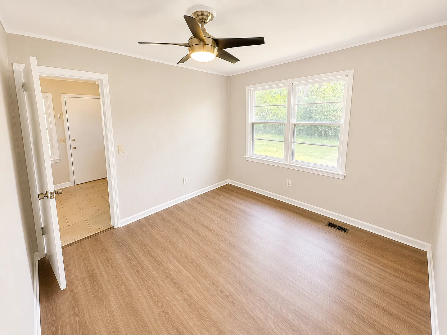 3 bed/ 1.5 bath Close to UAH! — Photo 4