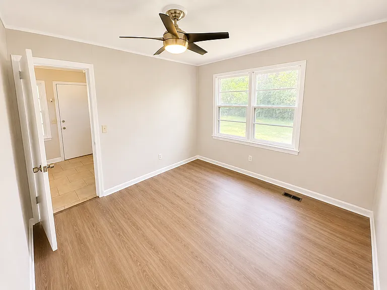 602 Austin Dr NW — Photo 4