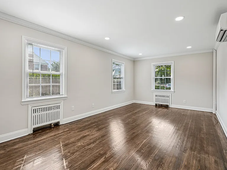 Manley Court Apartments — Photo 18