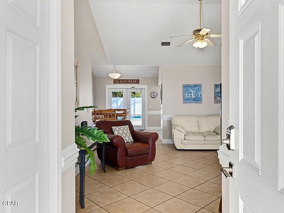 3rd image of 611 Granada Cir