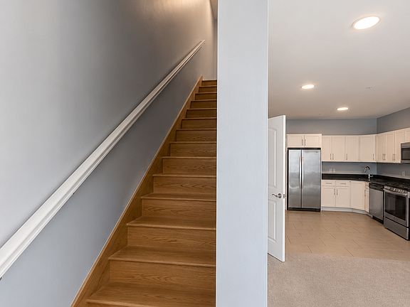 4th image of 2 Mayflower Ave #202