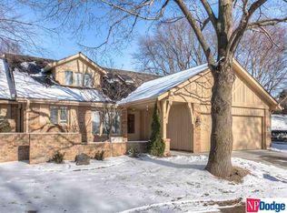 10036 Fieldcrest Dr, Omaha, NE 68114