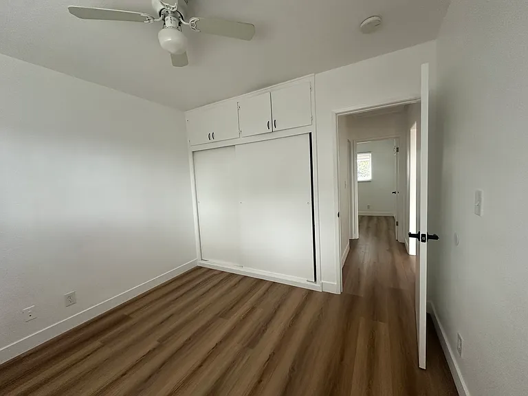 4930 N Vincent Ave — Photo 16