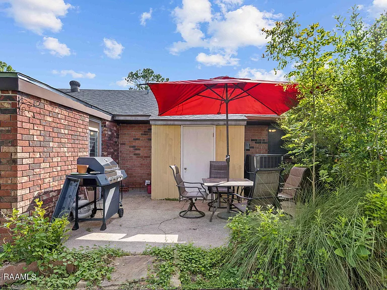 303 Plaza Village Dr — Photo 19