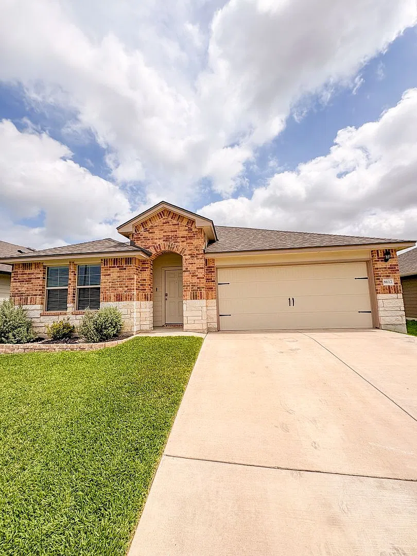 Beautiful 4 bed/2 bath Home In Temple - Available Now! — Photo 1