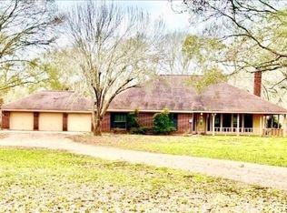 327 County Road 735, Angleton, TX 77515