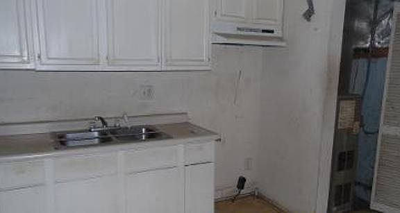 4th image of 1212 S Vandeman St