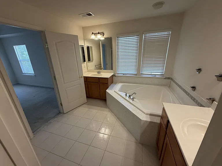 3921 Braveheart Cir — Photo 9