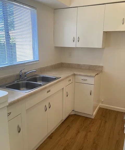295 S Hudson Ave #3 — Photo 4