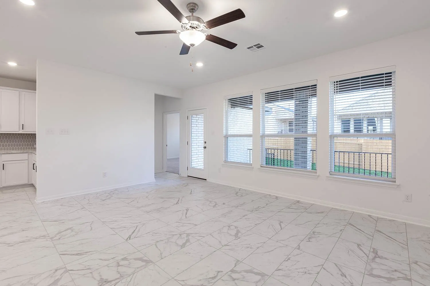 3 bed, 2.0 bath, 2106 sqft, $2,375 — Photo 3
