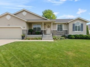 1333 S Fox Pointe Dr, Kaysville, UT 84037