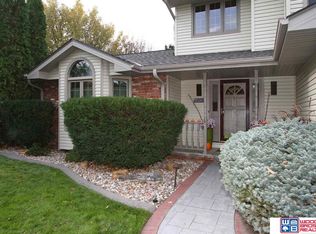 6801 Crooked Creek Dr, Lincoln, NE 68516