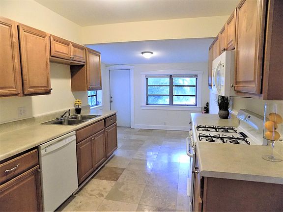 5th image of 313 S Lakeside Dr