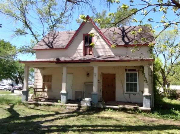 207 S Olive St, Calhoun, MO 65323