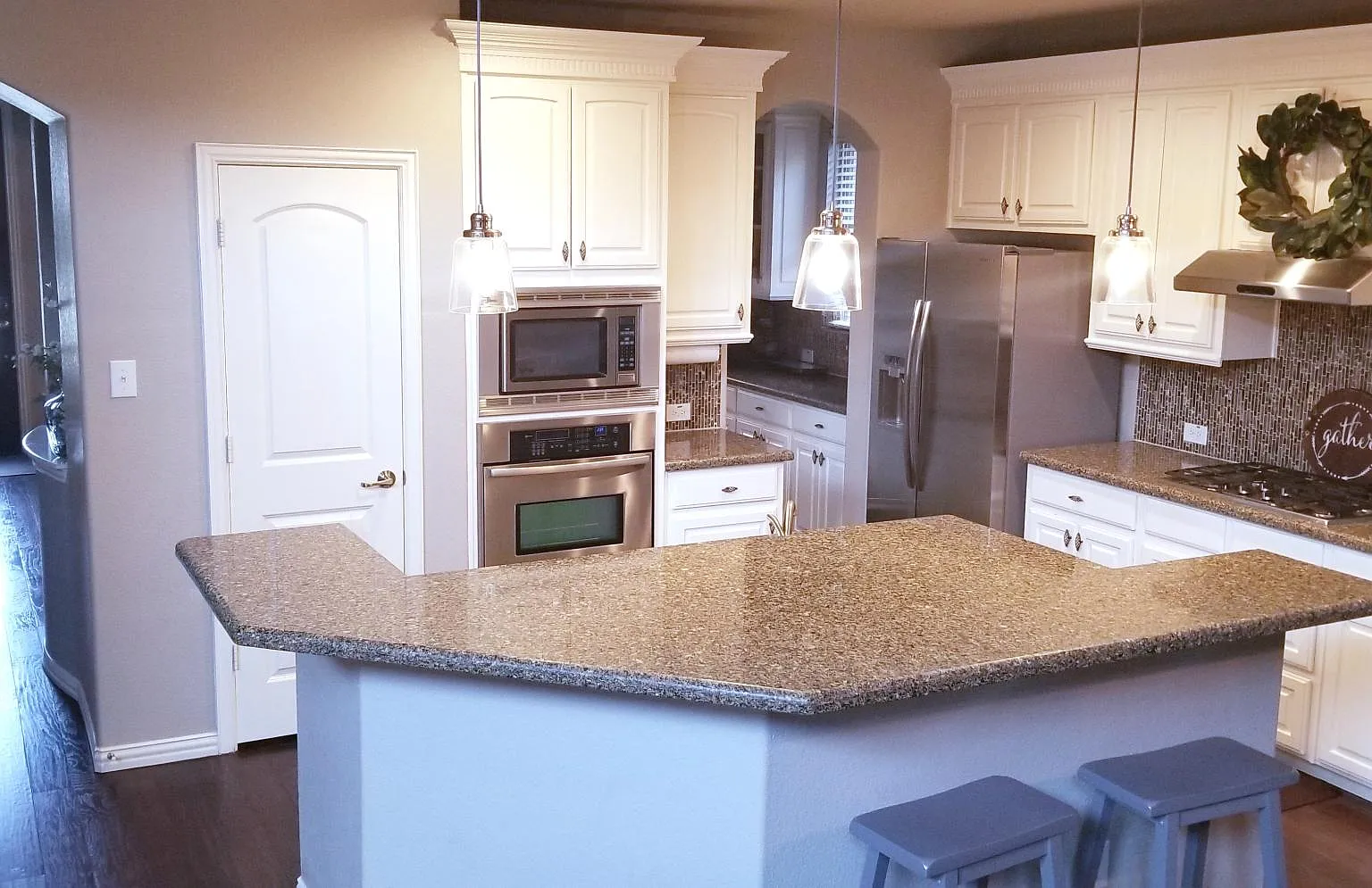 4 bed, 3.5 bath, 3198 sqft, $3,400 — Photo 3