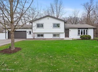 30W243 Wiant Rd, West Chicago, IL 60185
