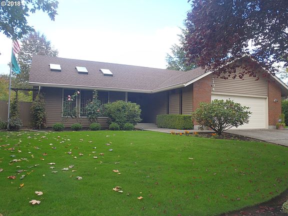 2nd image of 2104 SE Park Crest Ave