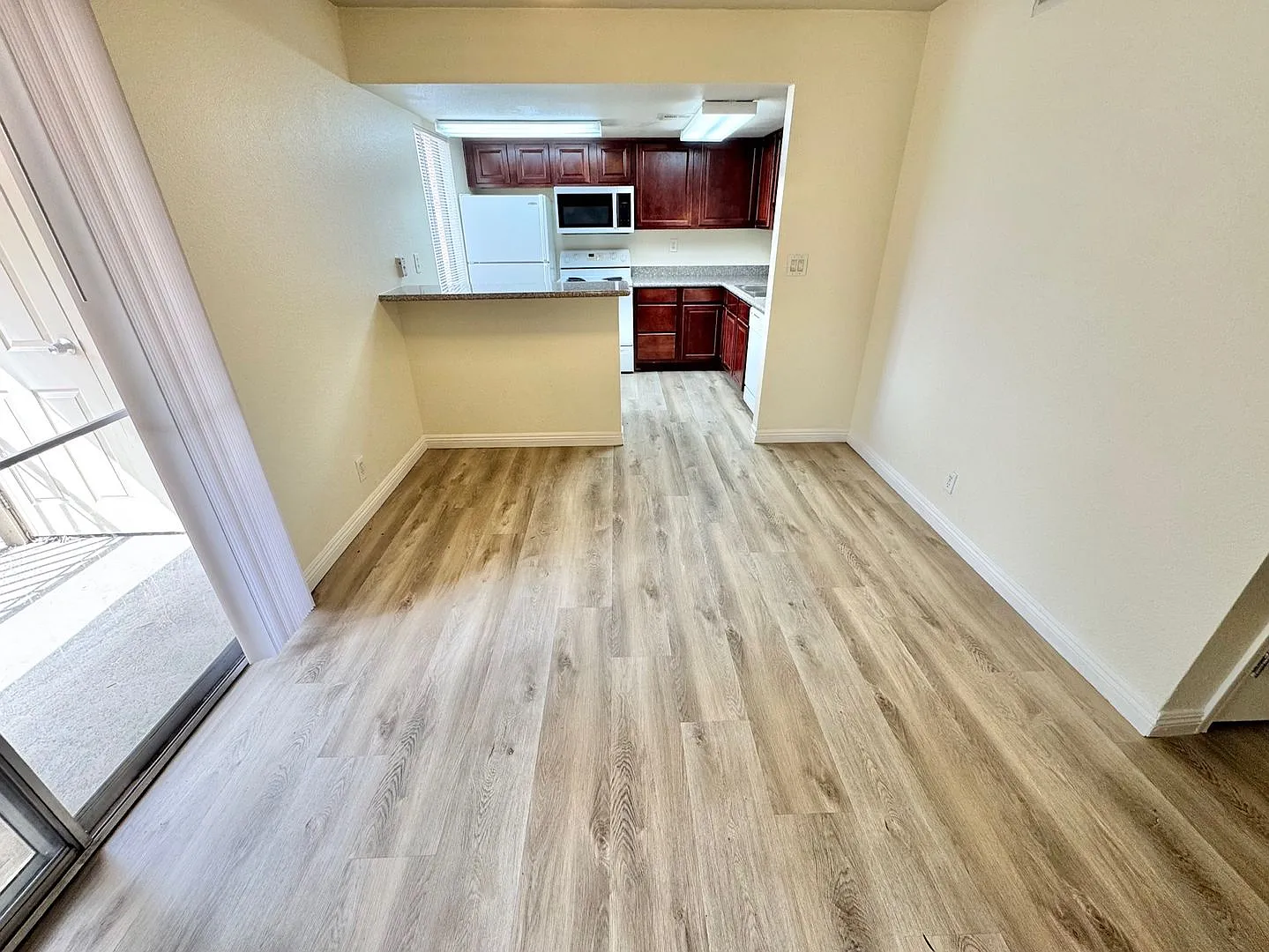** Super Summer Special!! $400 Off First Month's Rent ** Stylish Condo With New Upgrades, Tennis ... — Photo 4