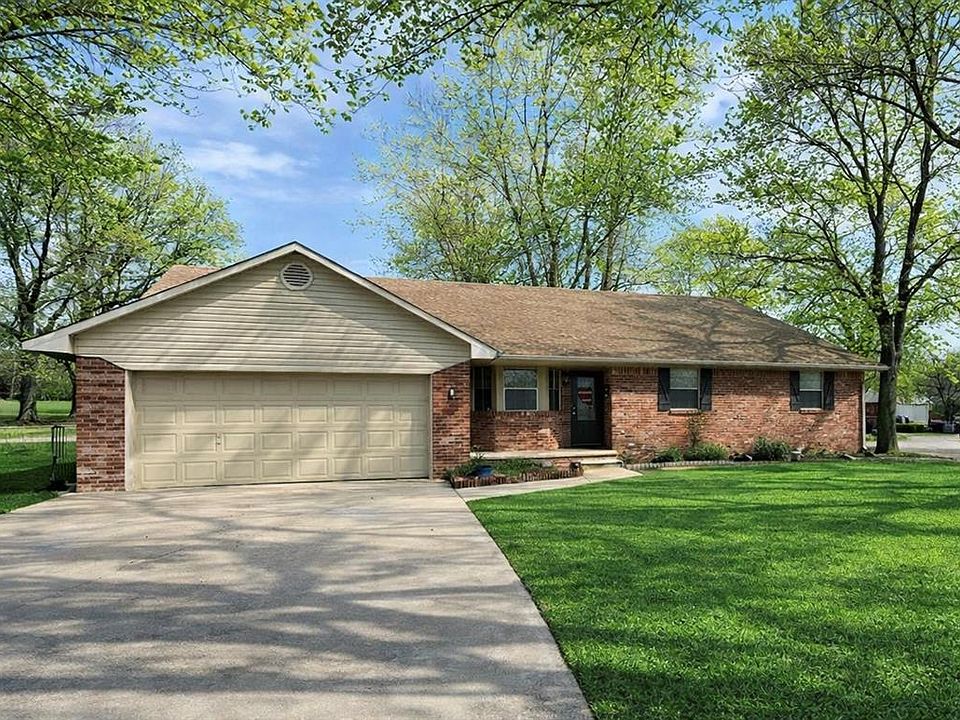 1st image of 8 Clark Cir