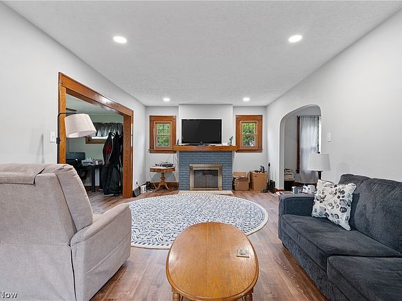 5th image of 2206 S Linden Ave