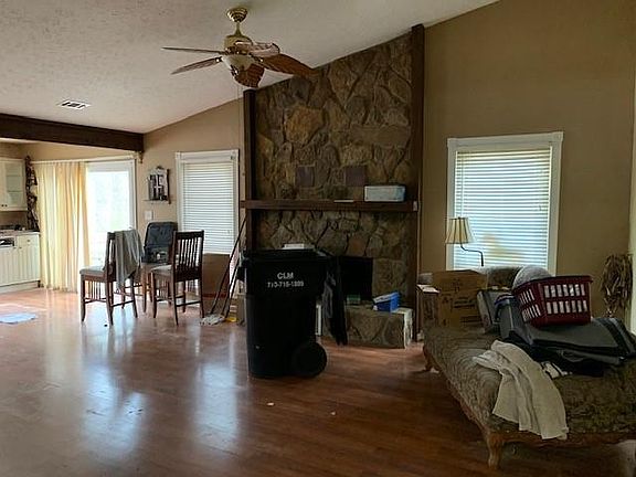 3rd image of 369 Belair Dr