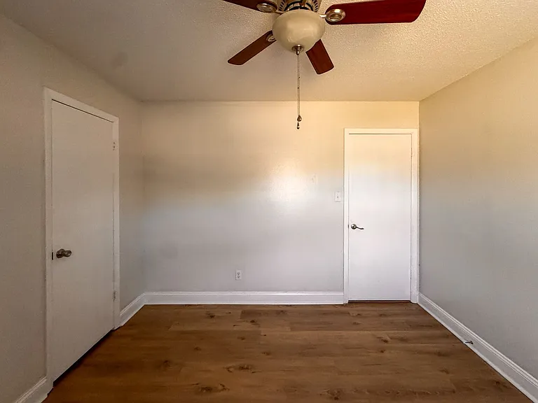 6747 Vaughn Rd — Photo 19