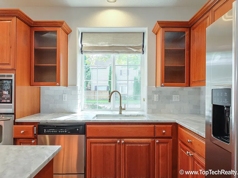 504 NE Caden Ave — Photo 5