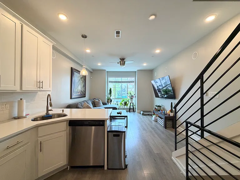 2535 N Howard St #2 — Photo 3