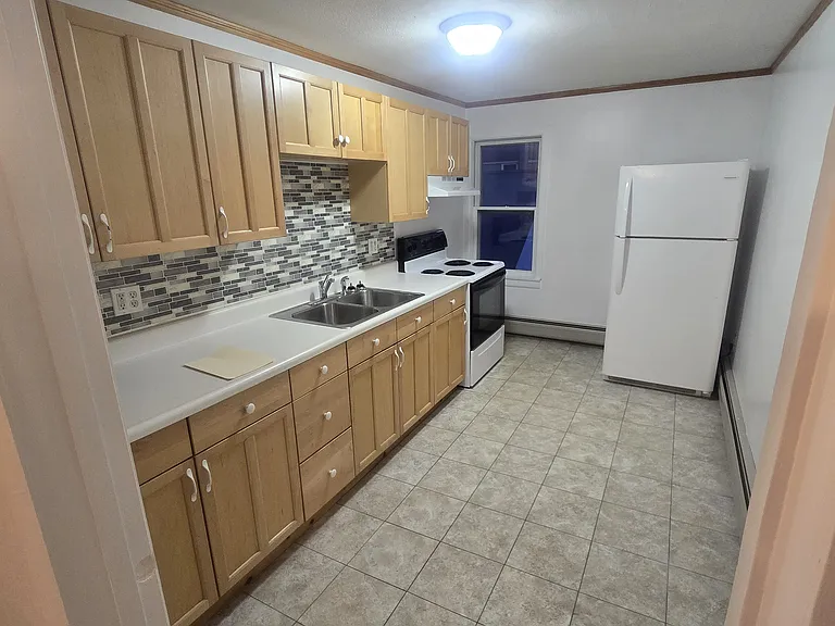 185 Malletts Bay Ave #B — Photo 1