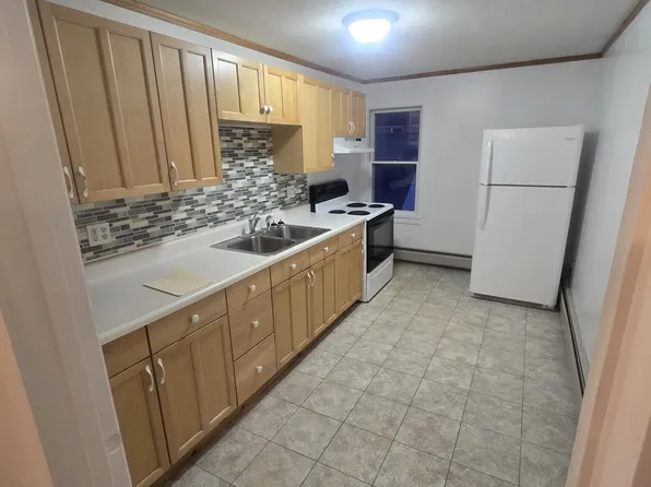 185 Malletts Bay Ave #B, Winooski, VT 05404