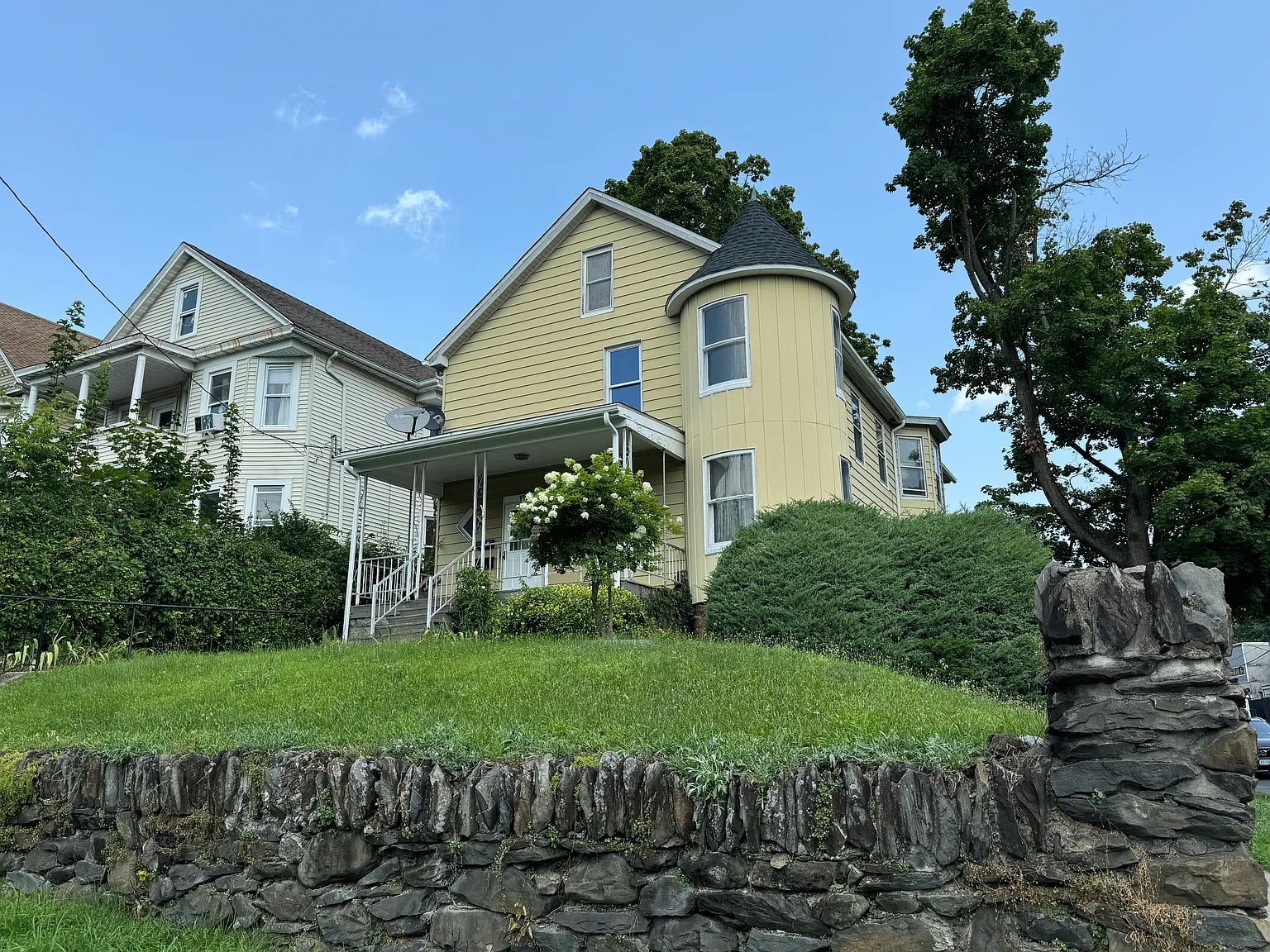 2 bed, 1200 sqft, $2,200 — Photo 1