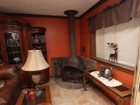 3rd image of 3826 Kensington Dr