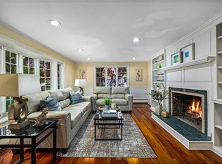 2 Huckleberry Ct, Warwick, RI 02888