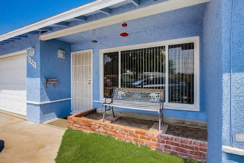 1st image of 1221 W Avenue J15