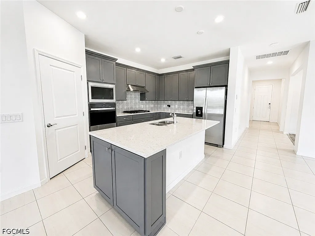 3 bed, 3.0 bath, 2163 sqft, $3,000 — Photo 2