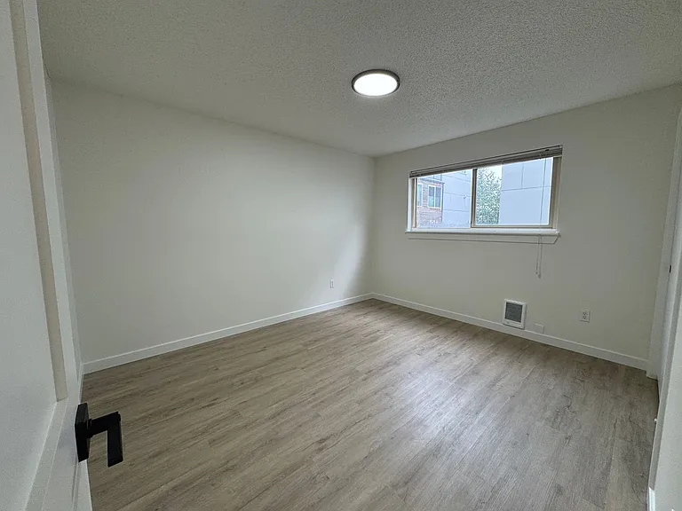 Avia Apartments | Renovated Homes in Seattle's Greenwood Neighborhood | 1 MONTH FREE!! — Photo 16
