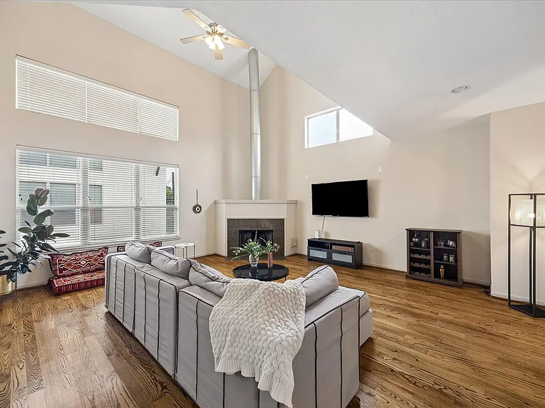 5218 Petty St #F — Photo 13
