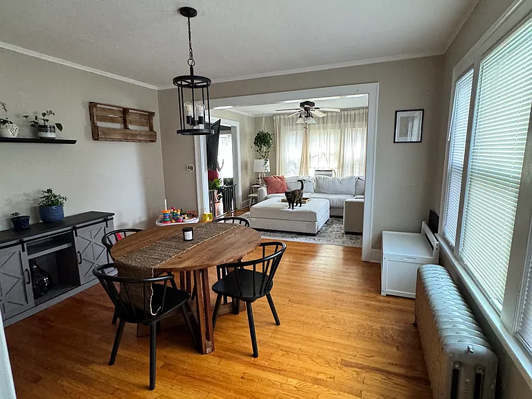 275 Whiting Ln — Photo 2