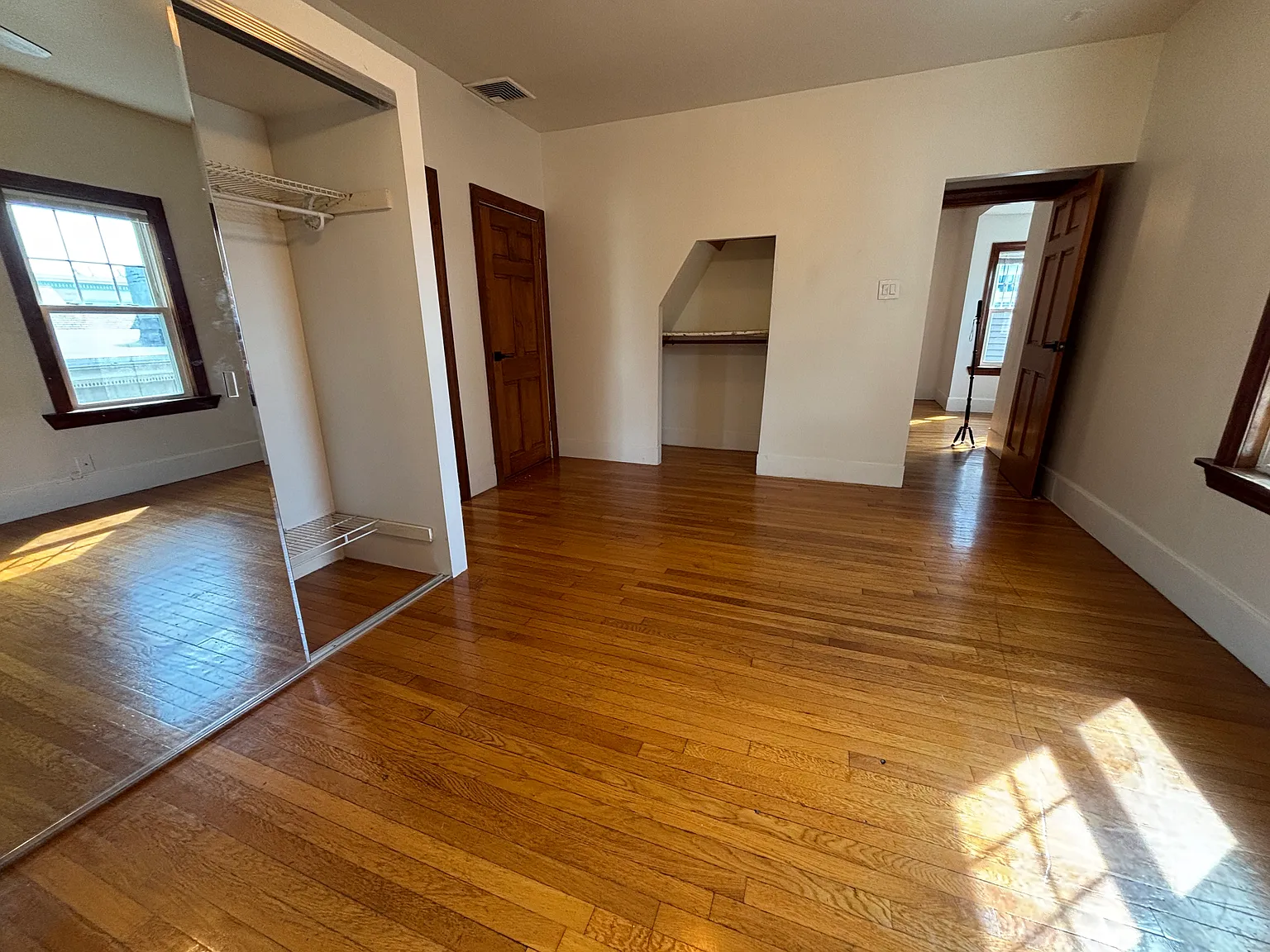 3 bed, 1100 sqft, $3,650 — Photo 2