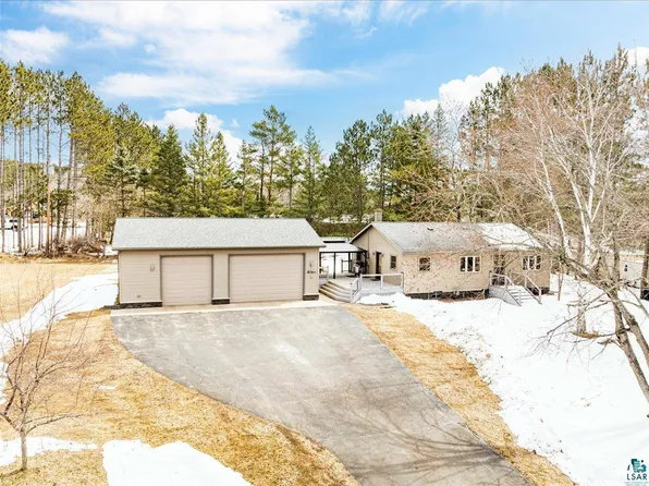 32 Hillside Rd, Esko, MN 55733