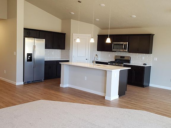 Kitchen with quartz countertops