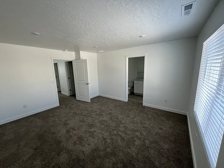 1868 N Blue Iris Ave — Photo 16