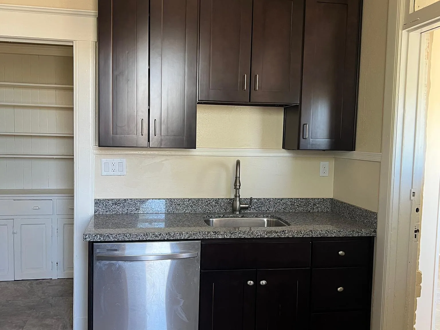 704 E University Blvd — Photo 4